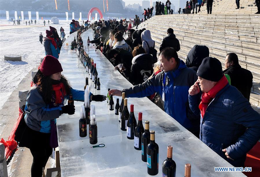 CHINA-JILIN-TONGHUA-SNOW PICTURE-ICE BAR TABLE (CN)