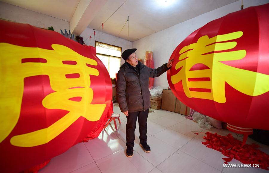 CHINA-XI'AN-LANTERN WORKSHOP (CN)