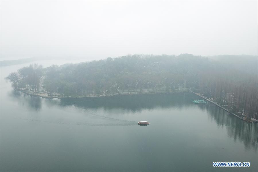 CHINA-ZHEJIANG-HANGZHOU-SNOWFALL (CN)