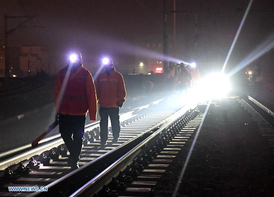 CHINA-NANNING-RAILWAY-NIGHT WORKER (CN)