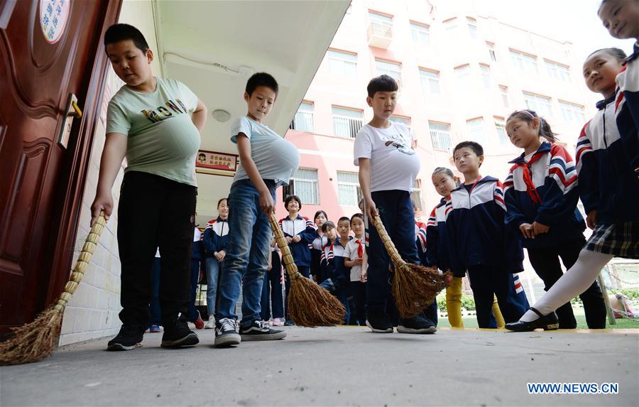 CHINA-HEBEI-HANDAN-MOTHER'S DAY-CELEBRATION (CN)