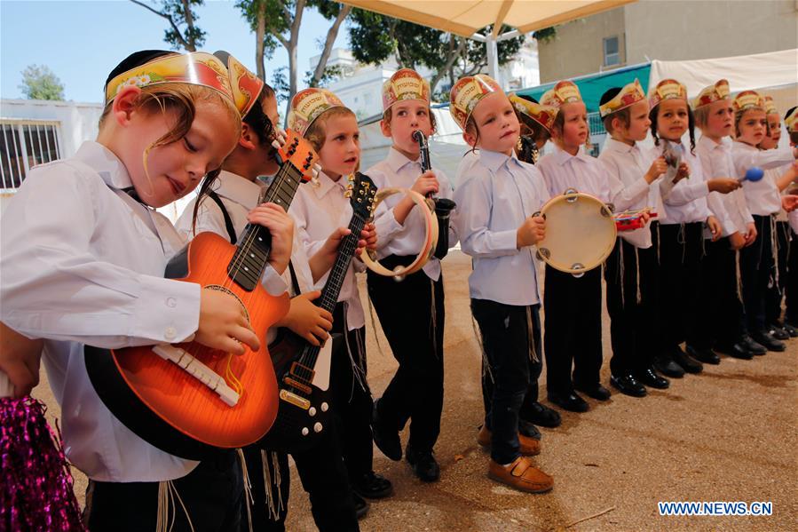 ISRAEL-REHOVOT-ULTRA ORTHOCOX JEW-SHAVUOT