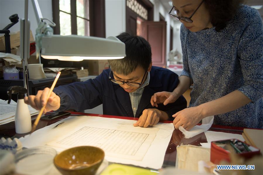 CHINA-HANGZHOU-ANCIENT BOOK RESTORATION (CN)