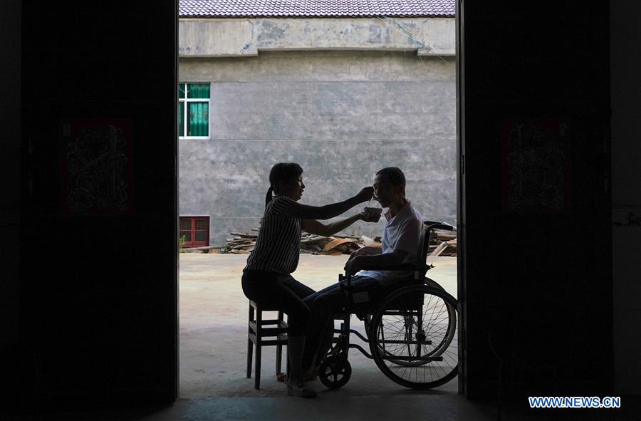 CHINA-JIANGXI-WEDDING ANNIVERSARY-POVERTY (CN)