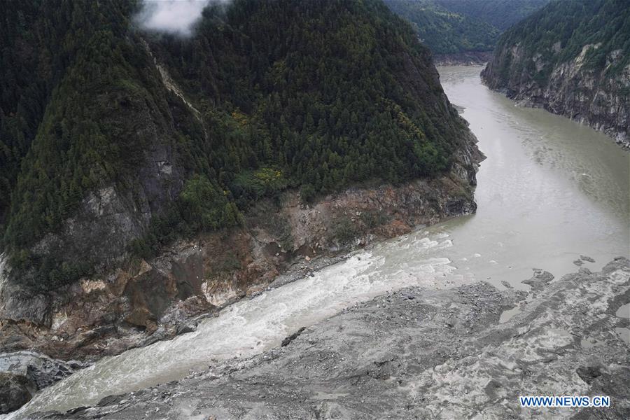 CHINA-TIBET-MENLING-BARRIER LAKE-OVERFLOW (CN)