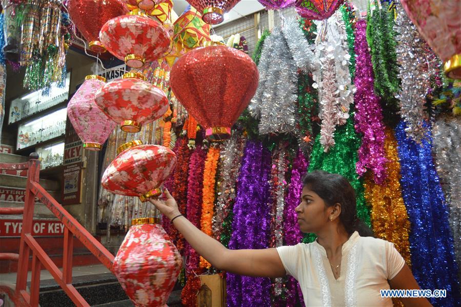 INDIA-BANGALORE-DIWALI FESTIVAL-LANTERNS