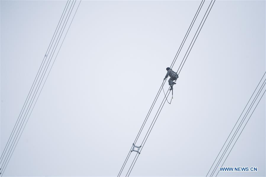 CHINA-ZHEJIANG-WORLD'S HIGHEST POWER PYLON-CABLE CONSTRUCTION (CN)