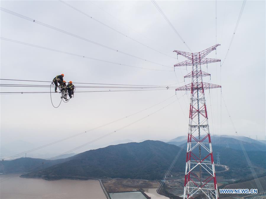 CHINA-ZHEJIANG-WORLD'S HIGHEST POWER PYLON-CABLE CONSTRUCTION (CN)