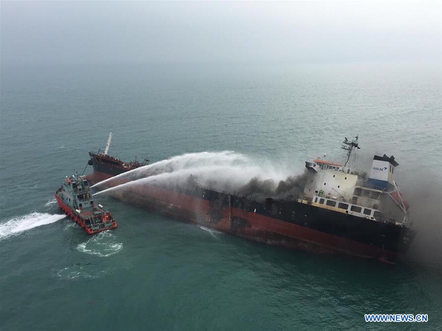 CHINA-HONG KONG-LAMMA ISLAND-OIL TANKER BLAZE (CN)