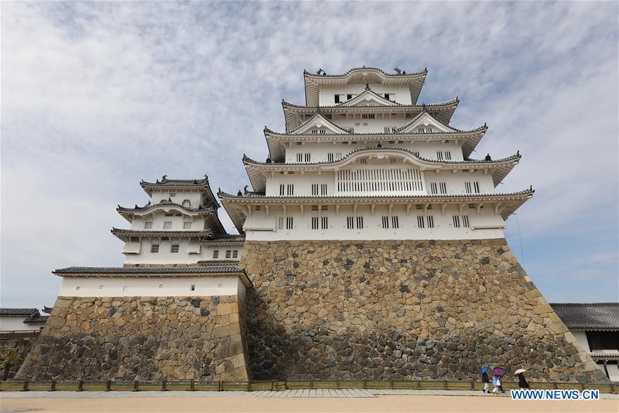 JAPAN-HYOGO-HIMEIJI CASTLE-SCENERY