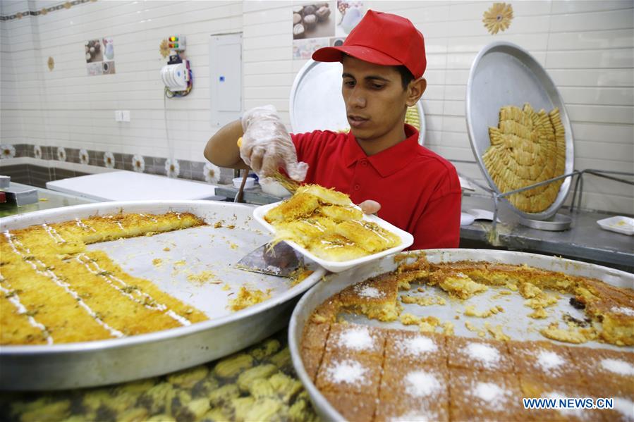 YEMEN-SANAA-RAMADAN-SWEETS