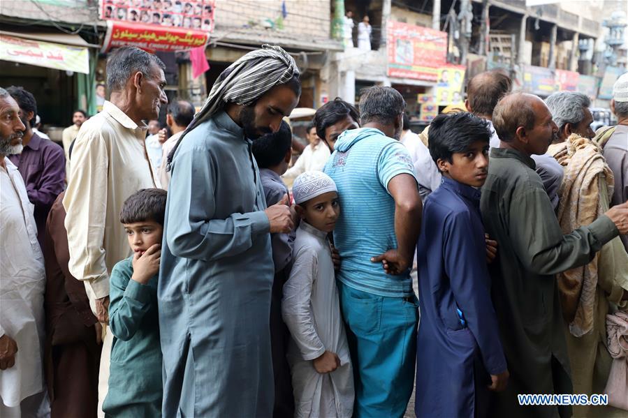 PAKISTAN-RAWALPINDI-RAMADAN-FOOD-DISTRIBUTION