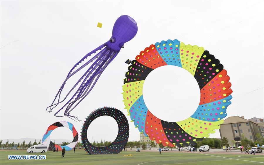 #CHINA-INNER MONGOLIA-BAOTOU-KITE FLYING CONTEST (CN)