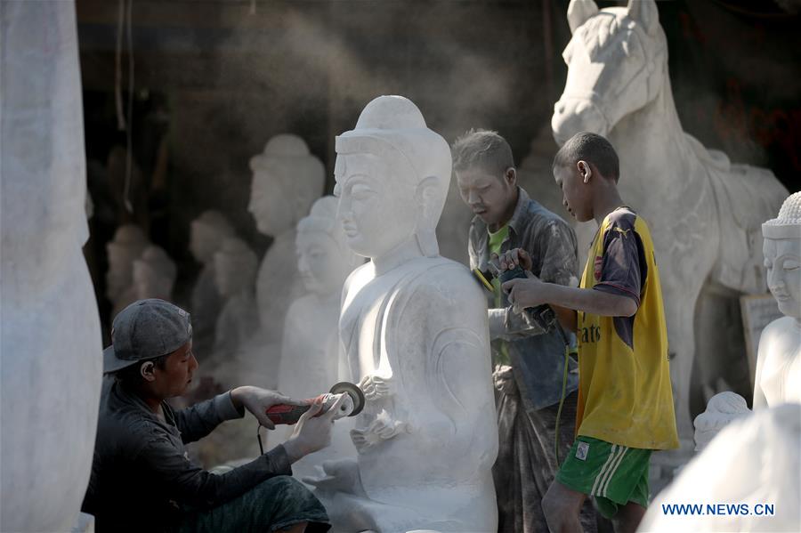 MYANMAR-MANDALAY-MARBLE SCULPTURE-CARVING 