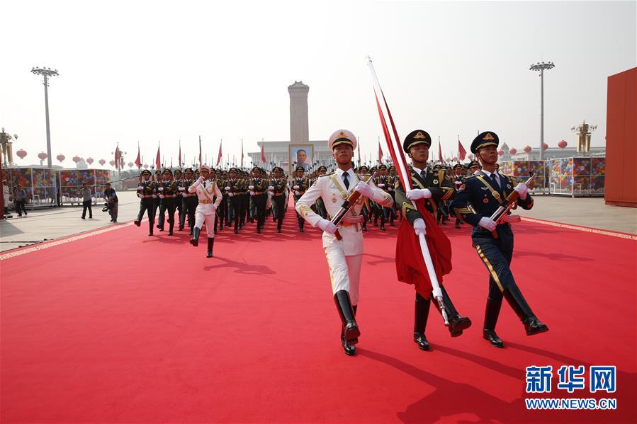 （在习近平强军思想指引下·我们在战位报告·图文互动）（2）护卫国旗　重于生命——中国人民解放军仪仗大队国旗护卫队执行国旗升降任务记事