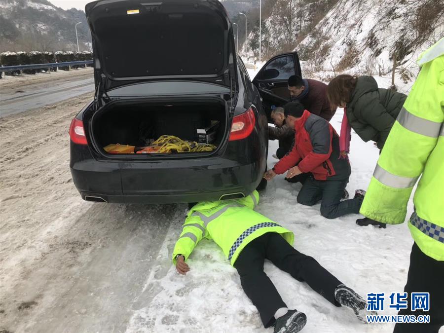 （新华全媒头条）（4）雨雪冰冻中，他们奋力前行——基层党员干群抗击冰雪灾害纪实