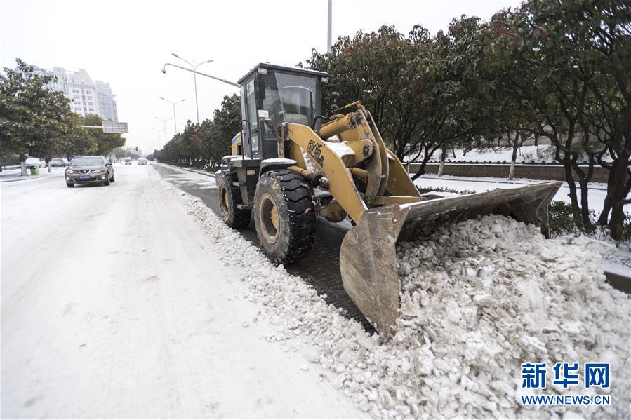 （新华全媒头条）（9）雨雪冰冻中，他们奋力前行——基层党员干群抗击冰雪灾害纪实