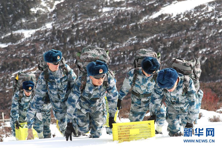 （图文互动）（4）特写：山再高，也要把给养送上去！