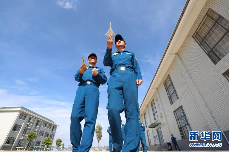 （图文互动）（3）5290小时！中国空军歼击机飞行纪录保持者光荣停飞