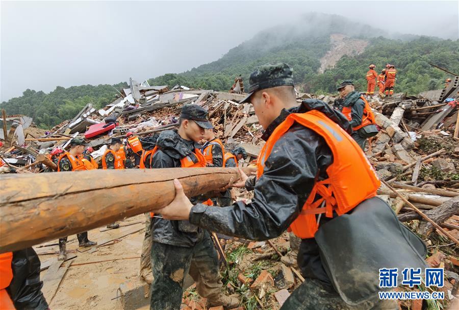 （图文互动）（11）武警官兵持续奋战多地洪涝灾害抢险救援一线