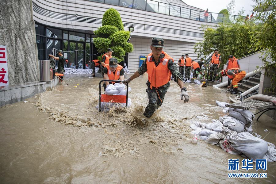 （防汛抗洪·图文互动）（4）筑起防大汛的坚强防线——重庆防御长江、嘉陵江过境洪峰现场记录