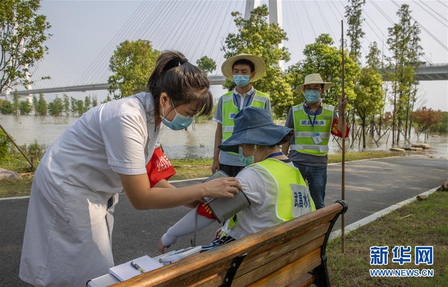 （在习近平新时代中国特色社会主义思想指引下——新时代新作为新篇章·习近平总书记关切事·图文互动）（8）战疫魔,斗洪魔——湖北全力应对防疫、防汛叠加“双考”