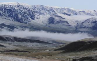 祁连山九月迎秋雪 雪山雾?；杂陈躺菰? />  
<div>祁连山九月迎秋雪 雪山雾?；杂陈躺菰?/div>
</a> 
</div>
<div class=