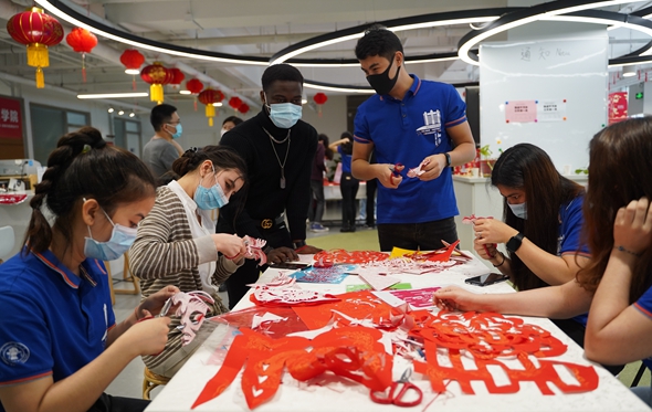 大学里的“就地过年”