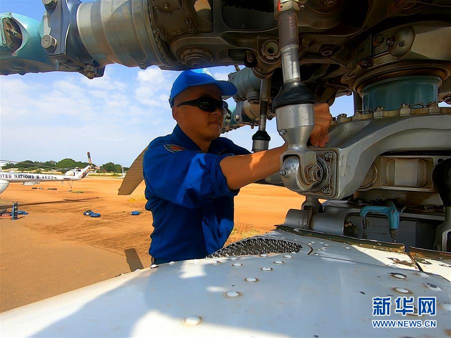 （国际）（2）中国维和直升机分队紧急转运冈比亚重病维和警察